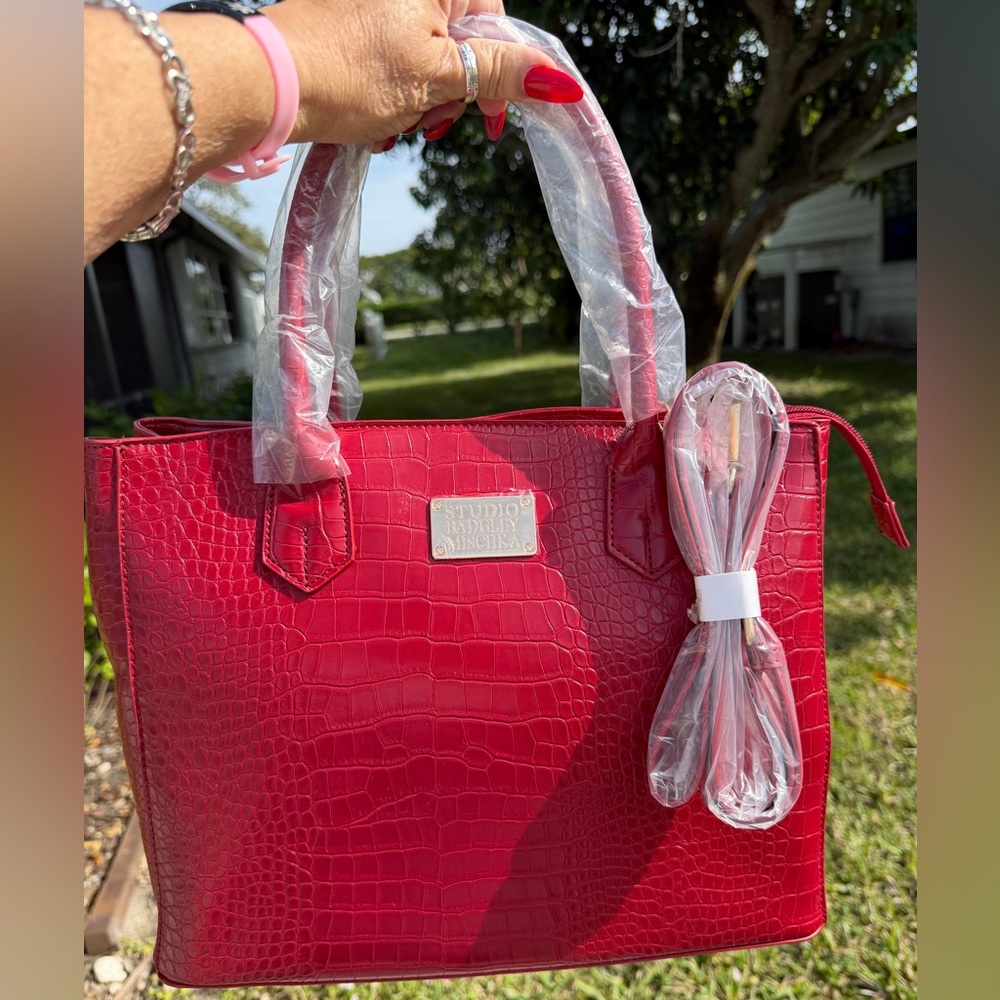 BADGLEY MISCHKA STUDIO Wine Crocodile-Embossed Shoulder Tote Bag - Picture 2 of 13
